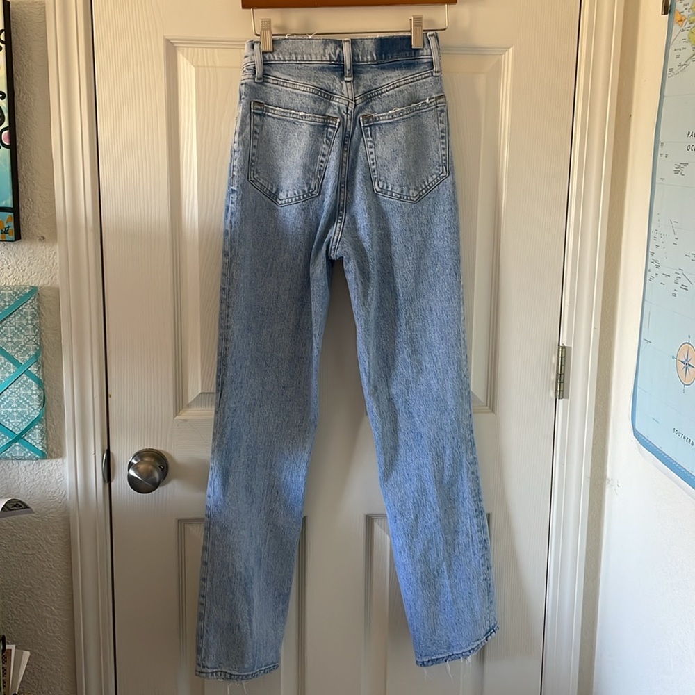 Abercrombie Ultra High Rise 90s Straight Jean in Medium With Criss-Cross Waist - Picture 8 of 9